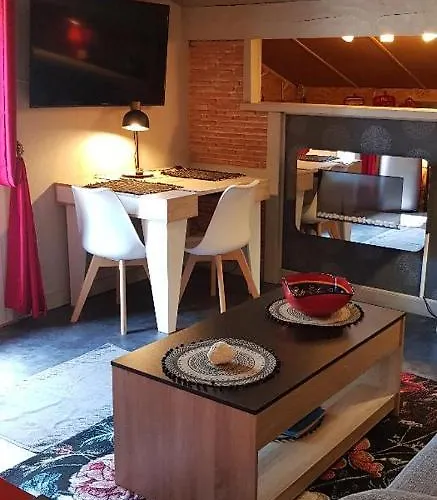 F2 Confort **** Апартаменти